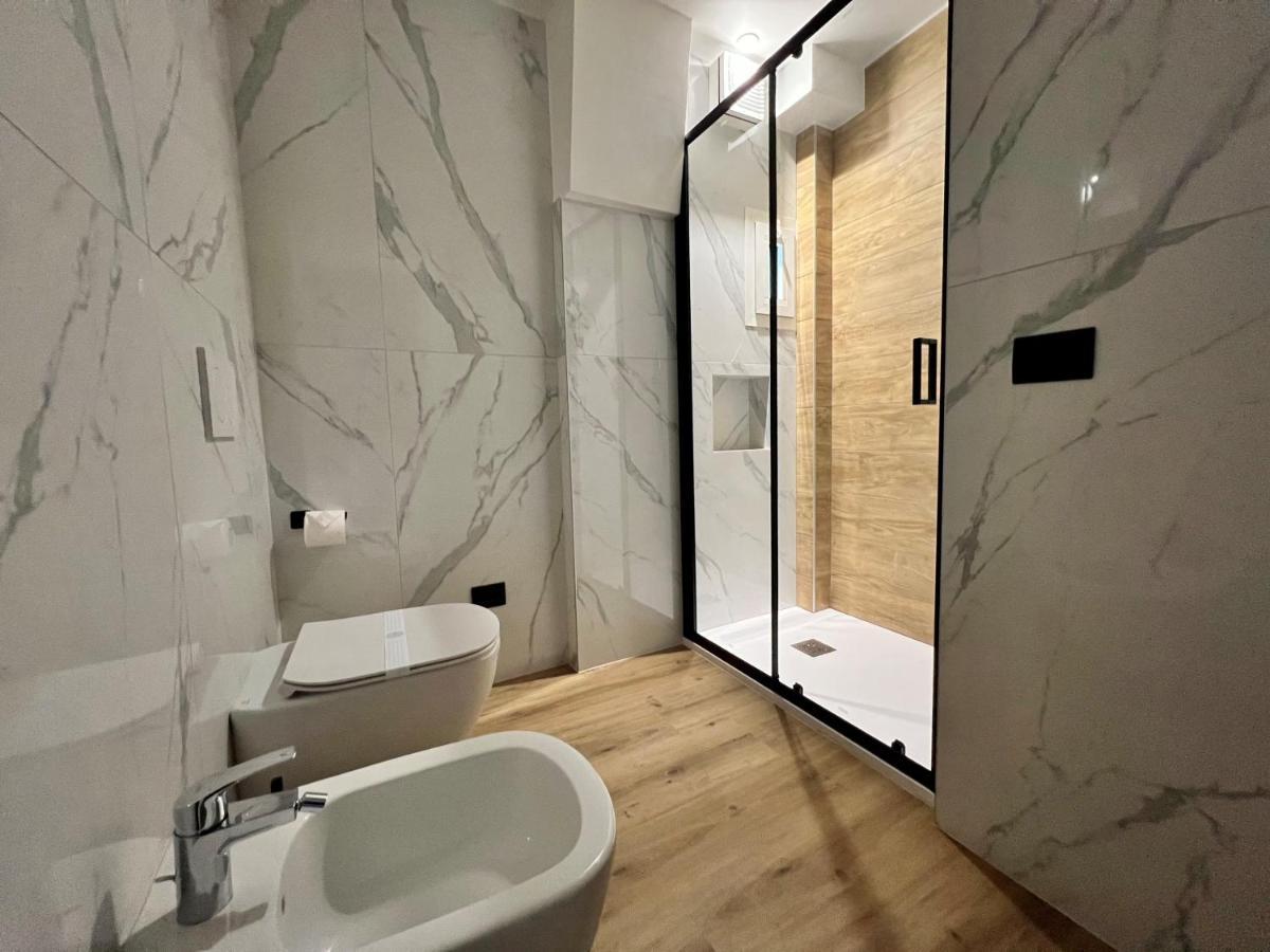 Prestige Duomo Apartment - Lake โกโม ภายนอก รูปภาพ