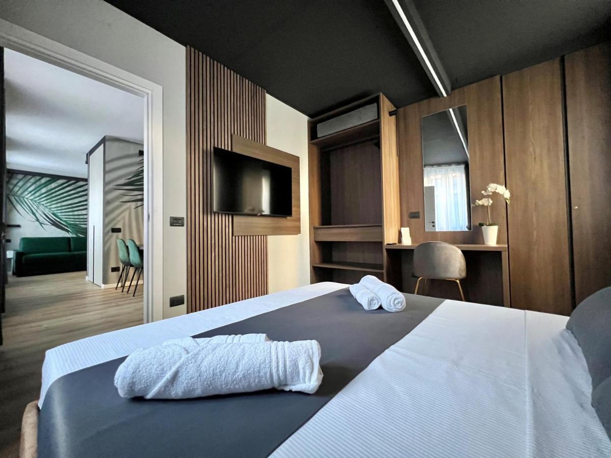 Prestige Duomo Apartment - Lake โกโม ภายนอก รูปภาพ