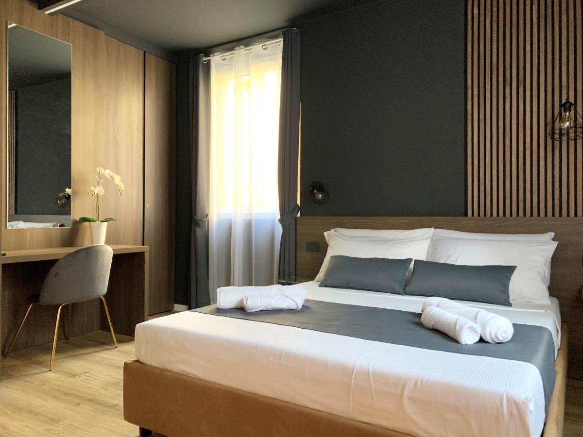 Prestige Duomo Apartment - Lake โกโม ภายนอก รูปภาพ