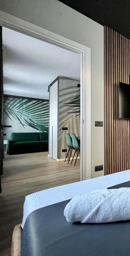 Prestige Duomo Apartment - Lake โกโม ภายนอก รูปภาพ