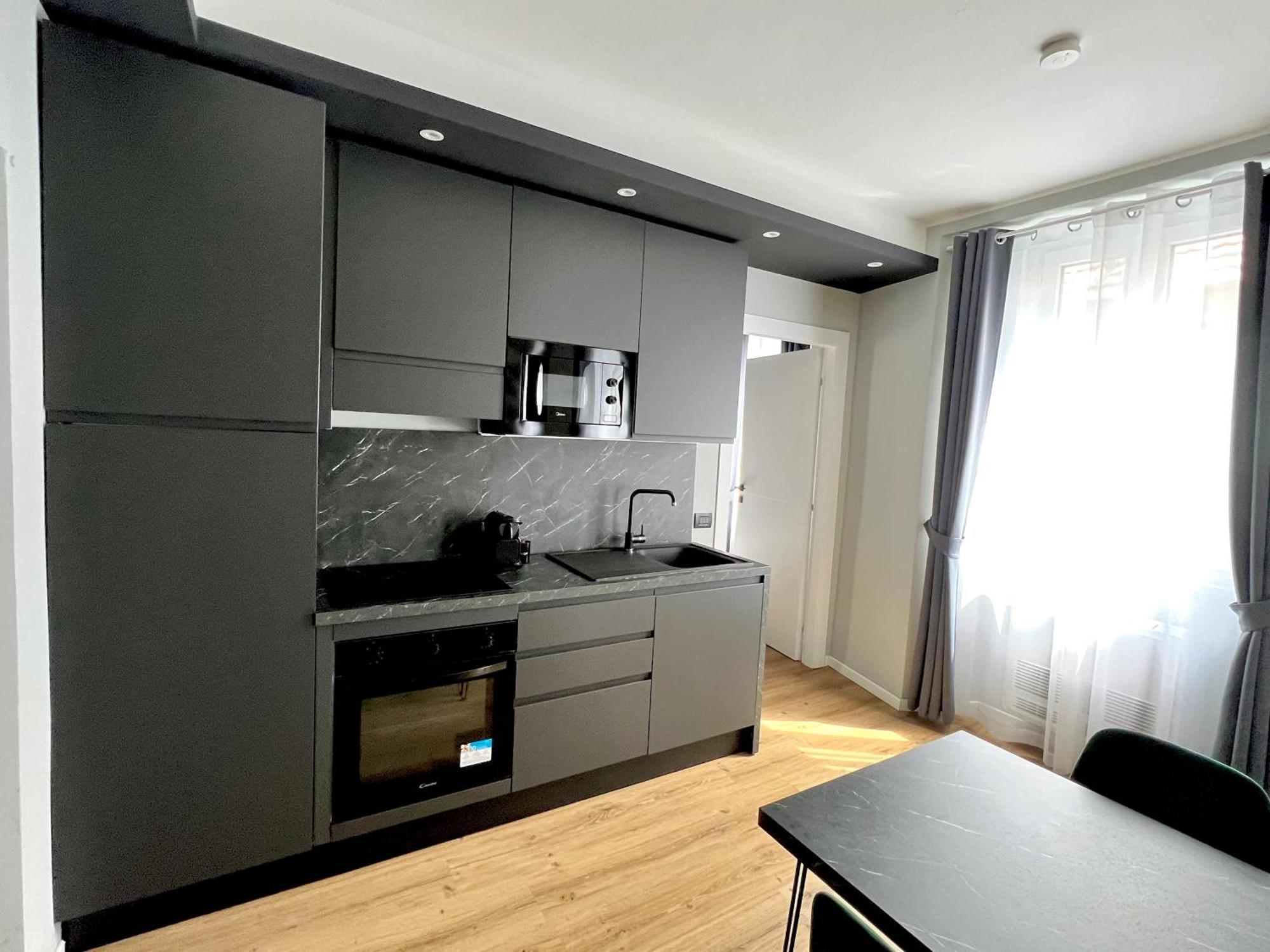 Prestige Duomo Apartment - Lake โกโม ภายนอก รูปภาพ
